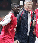 Football,CAN 2006:Ars?ne Wenger veut retarder l?arriv?e de Kolo 

et Ebou