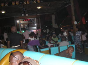 Chelsea passe, Abidjan dans la joie