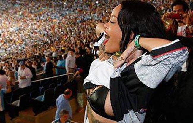 Rihanna déshabillée au Maracana
