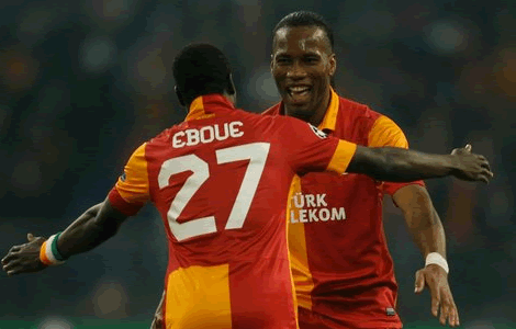 Drogba et Eboué y échappent