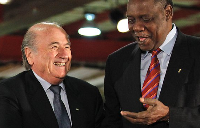 Hayatou soutient Blatter