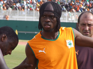 Gervinho a des douleurs