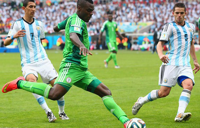 Emenike parti de loin 