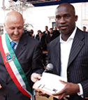 Football : Ambassadeur contre le racisme - Zoro Marc honor? par la ville de Lecce